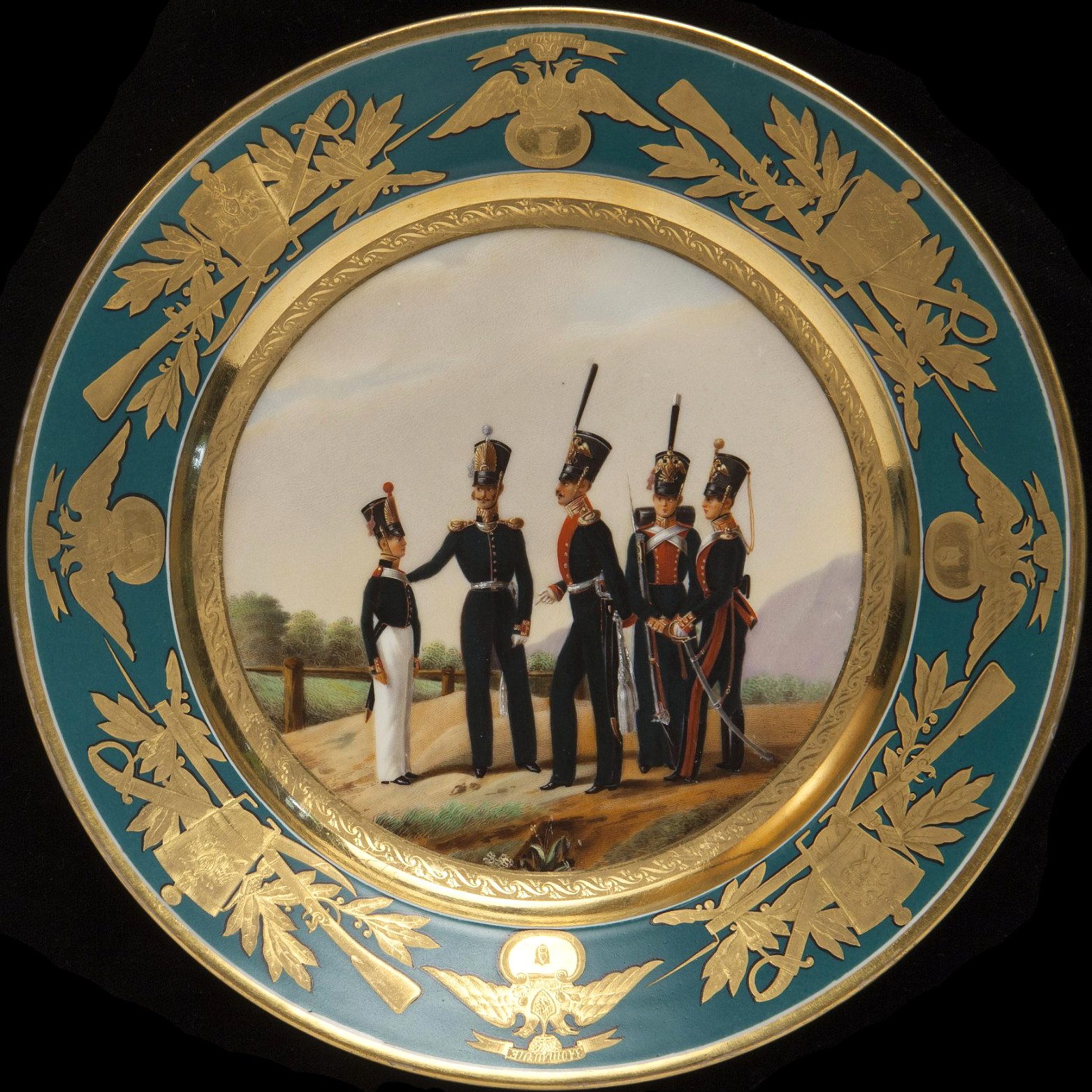 Тарелка военная с изображением офицеров и юнкера военно-учебных заведений