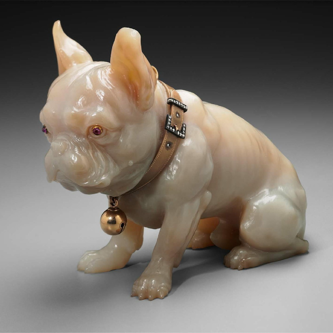 Faberge bulldog. Agate, gold.