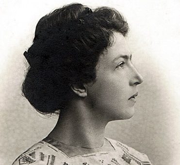 Photo portrait of Elizaveta Tripolskaya