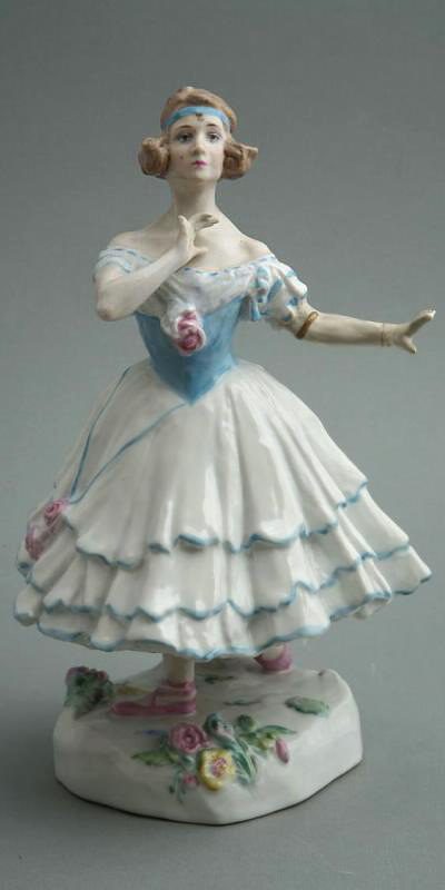 Soviet porcelain figure Ballerina Lucom as Giselle by Troupiansky. State Porcelain Factory 1923