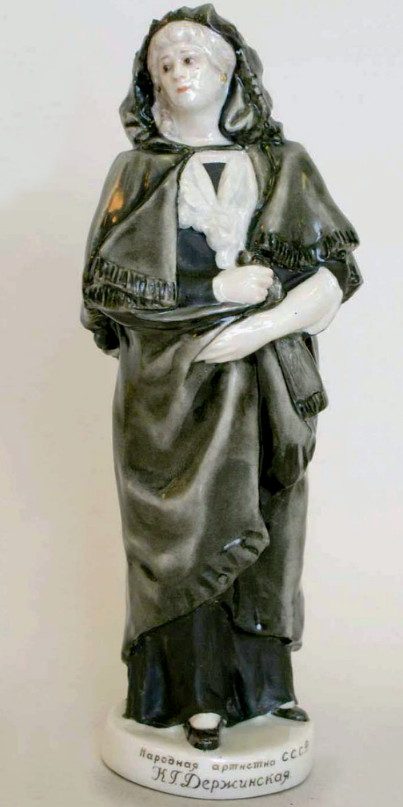 Soviet porcelain figure Derzhinskaya as Liza by Troupiansky. Lomonosov State Porcelain Factory
