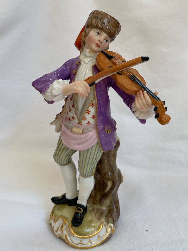 Meissen Violinist. Paris Criers series. Model number 19