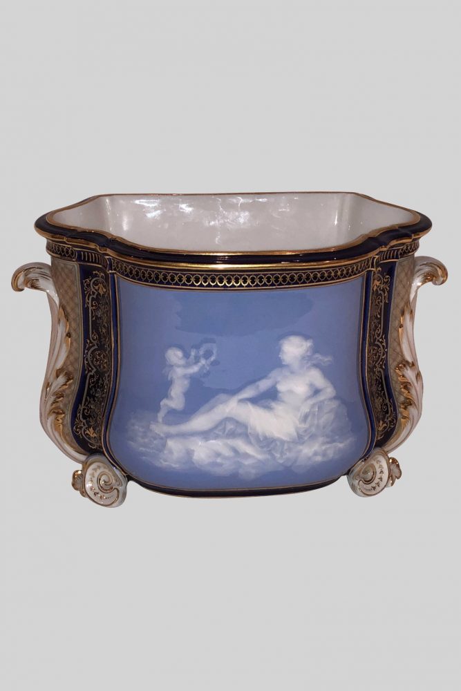 Meissen pate-sur-pate cache pot. Model number R67