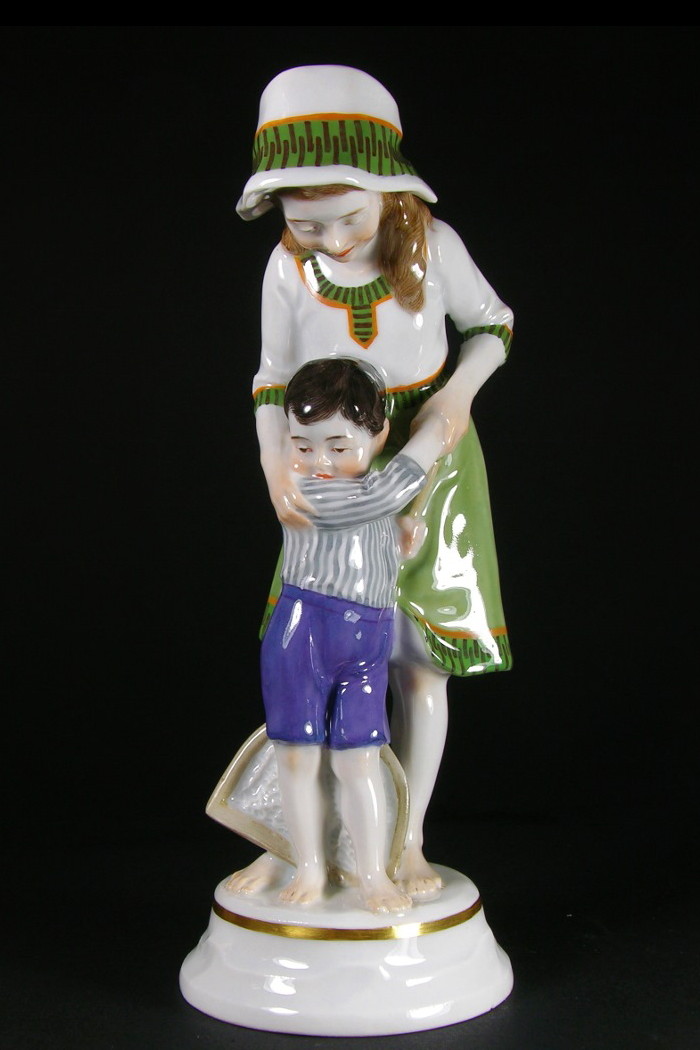 Meissen figural group "Two Children at the Beach" by Konig. Model B289