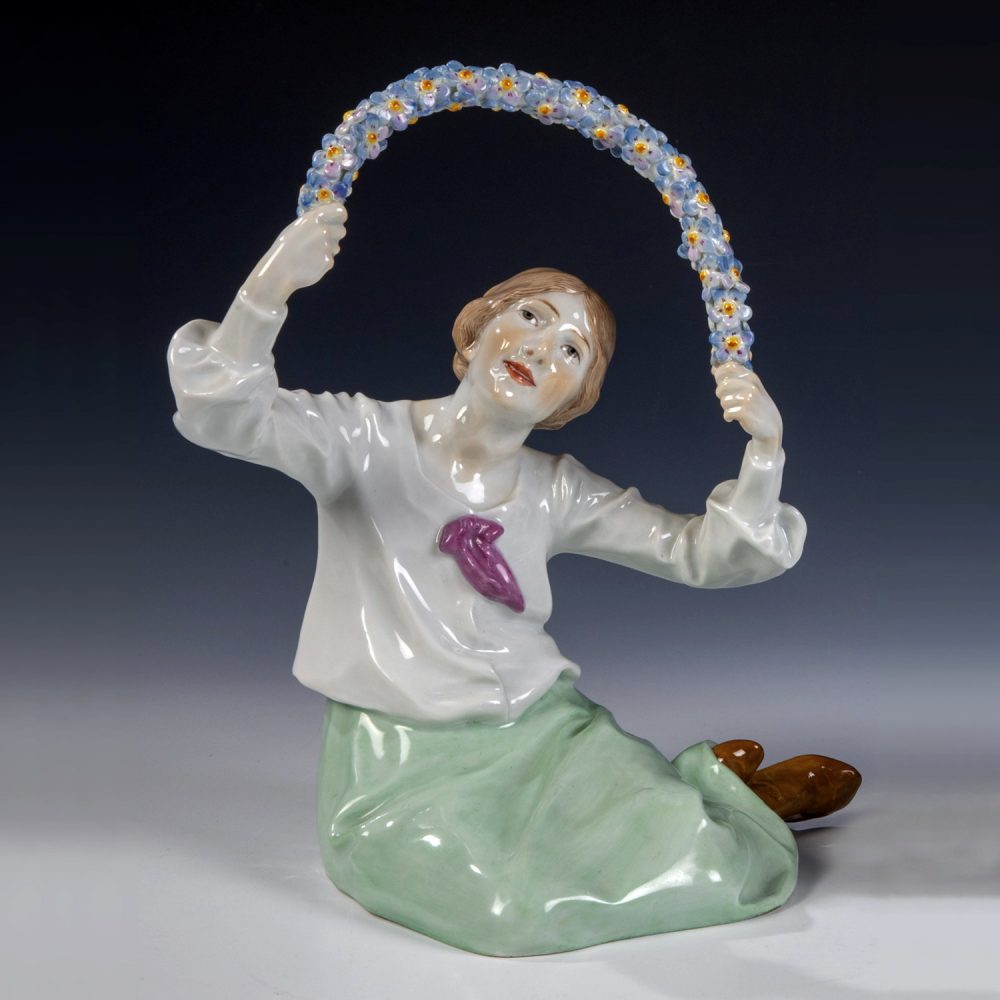 Meissen girl with the garland of flowers. Hentschel. Model W126