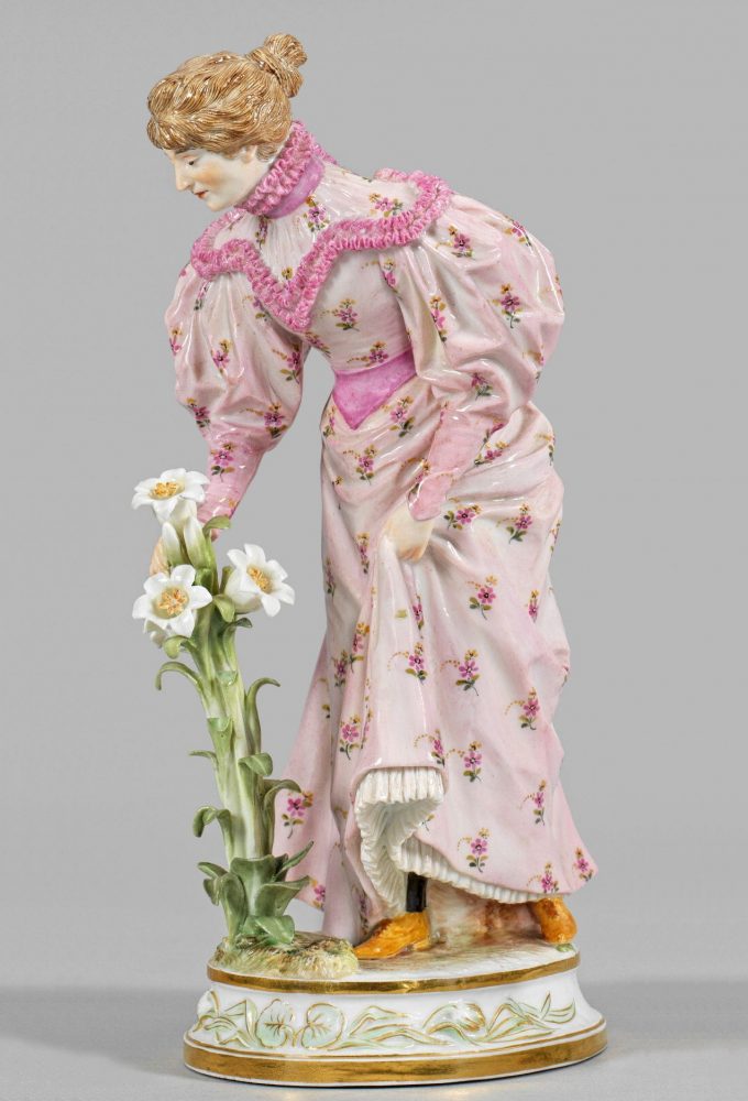 Meissen figure "Lady picking lilies". Model Q157 by Andresen