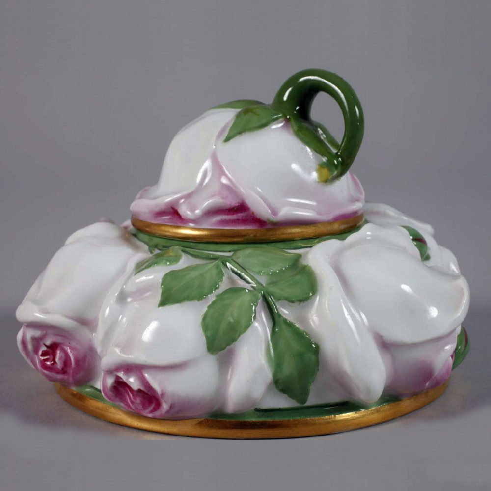 Meissen "Rose Box". Model number U190 by Heinrich Vogeler