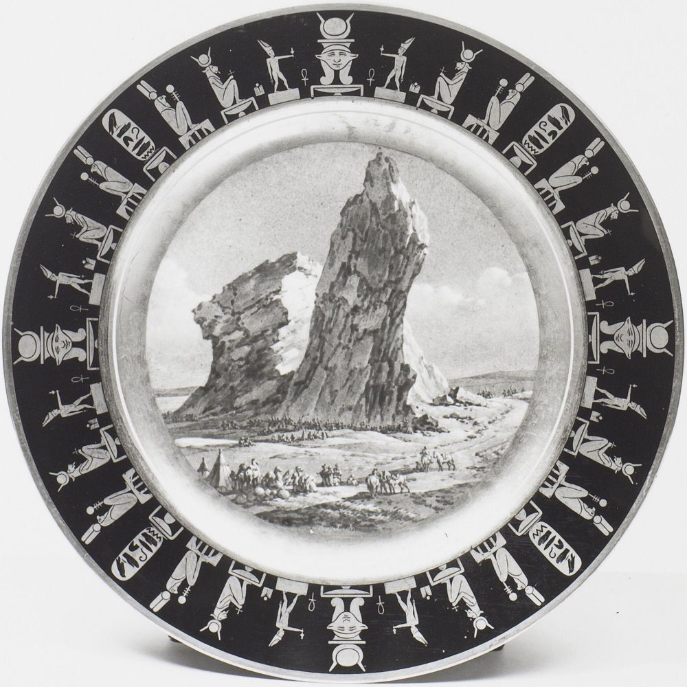 Sevres Egyptian Service Plate Bw10 Djebelein Ou Les Deux Montagnes
