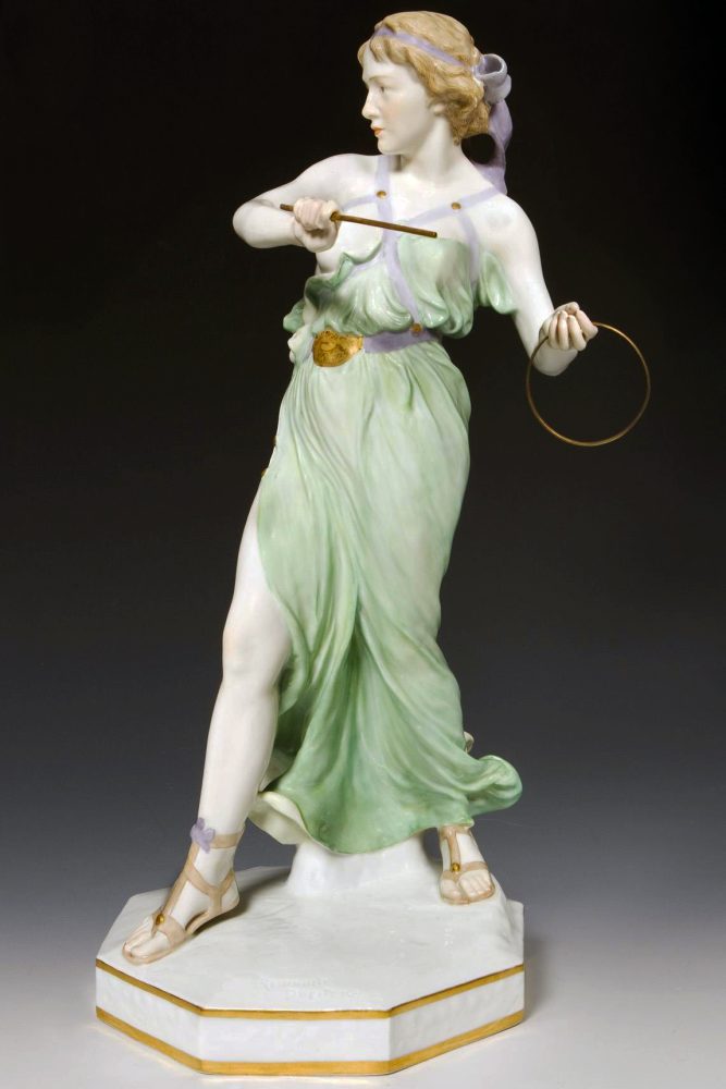 Meissen A235 Hoop Player
