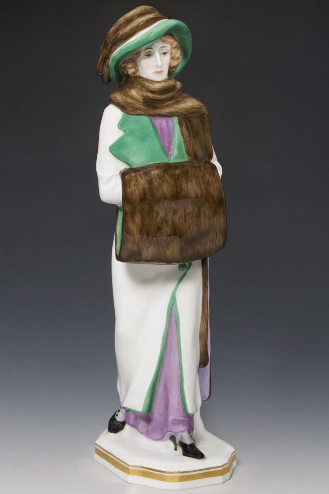 Meissen figure "Lady with muff". Alfred Konig. Model number D270