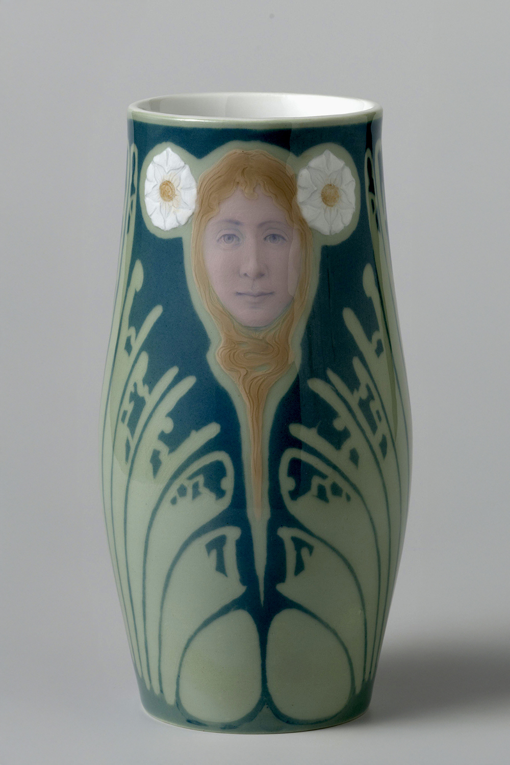 Meissen pate-sur-pate vase