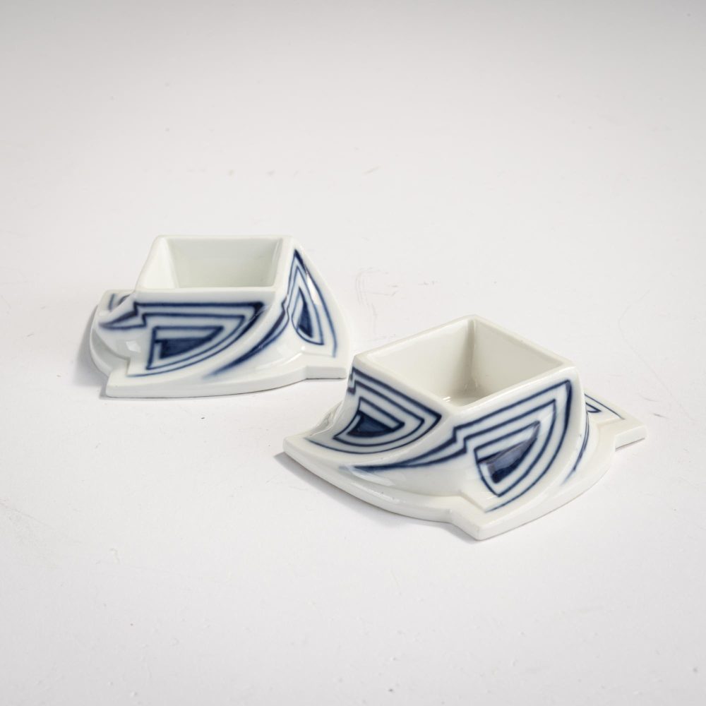 Meissen Whiplash Salt and Pepper designed by Henry van de Velde. Blue and white. Art Nouveau.