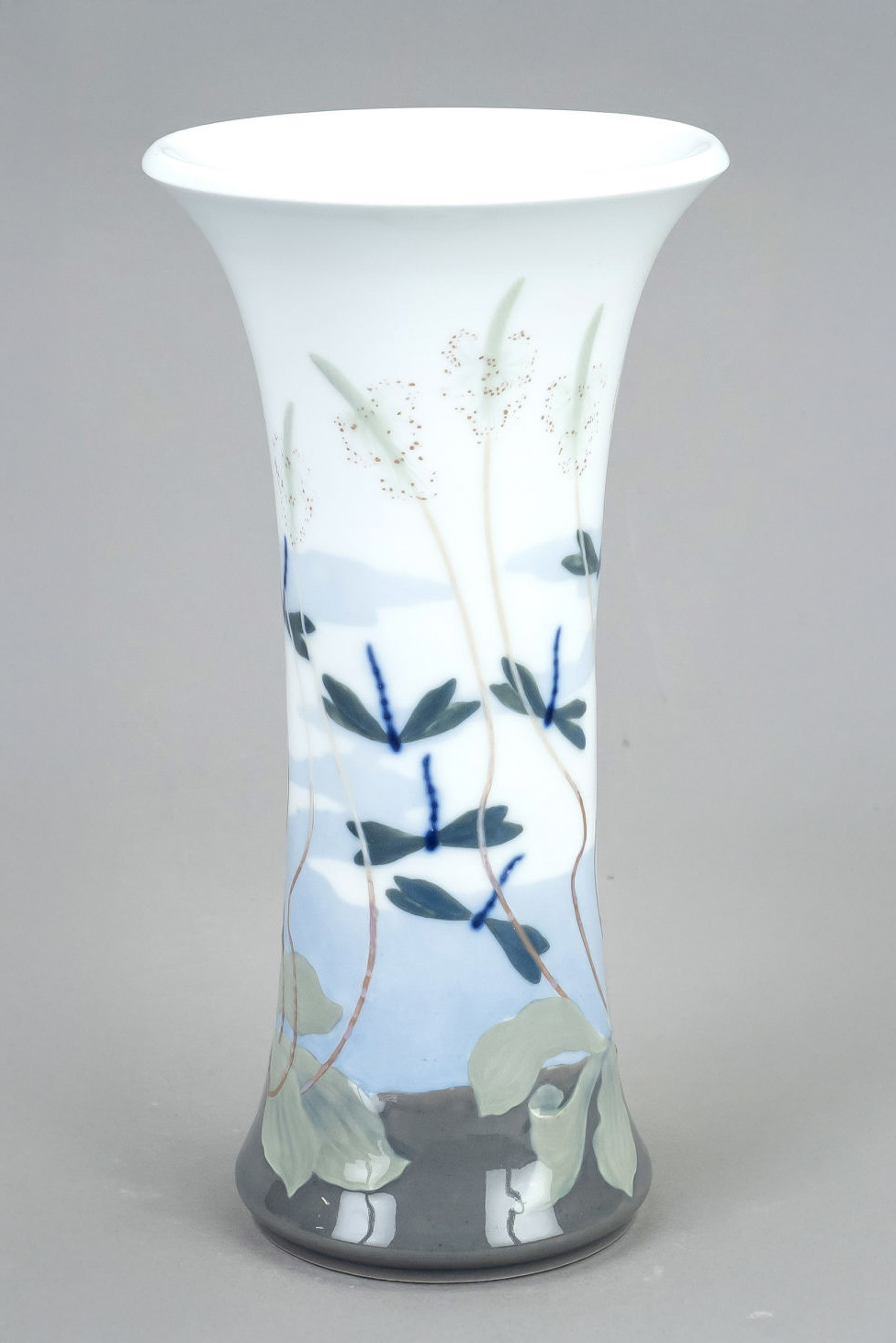 Meissen pate-sur-pate vase Dragonflies. Art Nouveau. Hentschel. Model X59