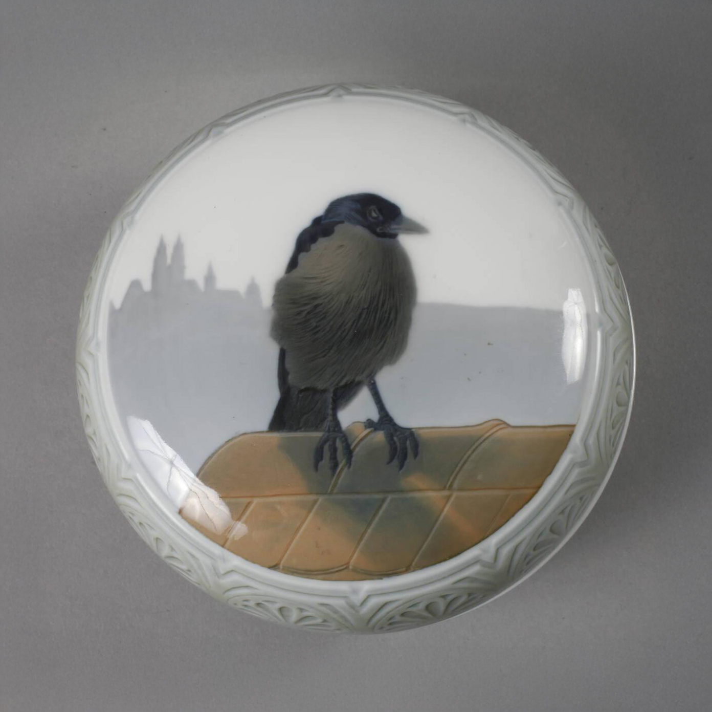 Meissen box with Jackdaw Bird by Voigt. Jugendstil. Zierdose. Y143