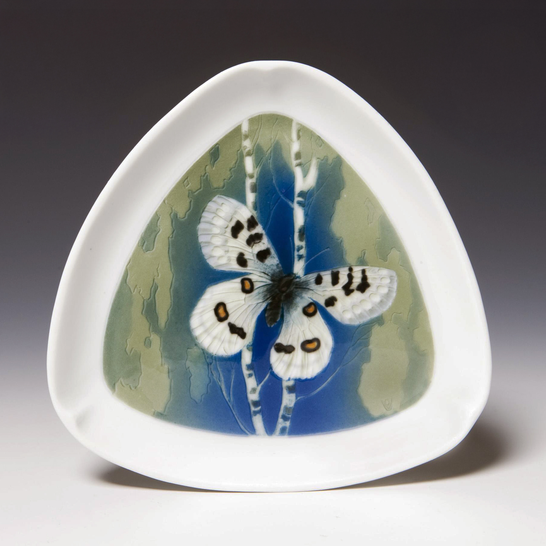 Meissen dish with butterfly. Otto Eduard Voigt. Z175. Art Nouveau. Pate-sur-pate.