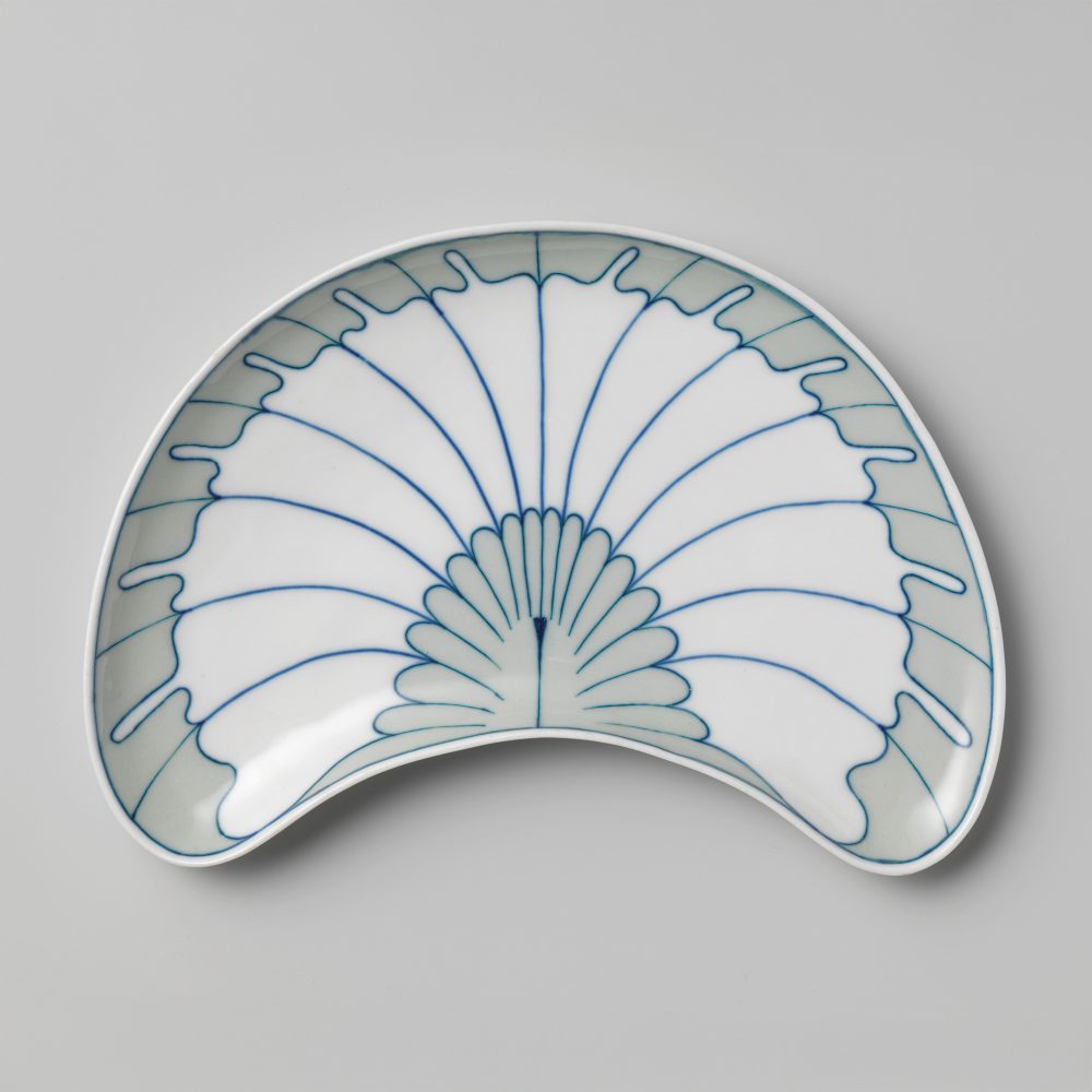Meissen -T-glatt Crescent Bowl in Wing Pattern