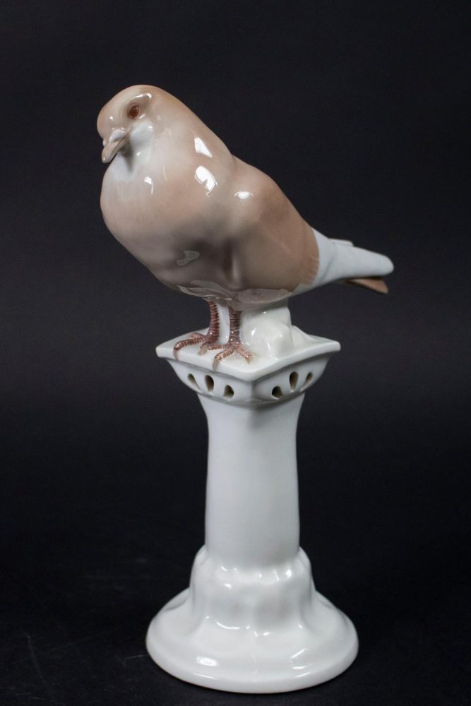 Meissen X174 Pigeon Dove On Pedestal Max Bochmann
