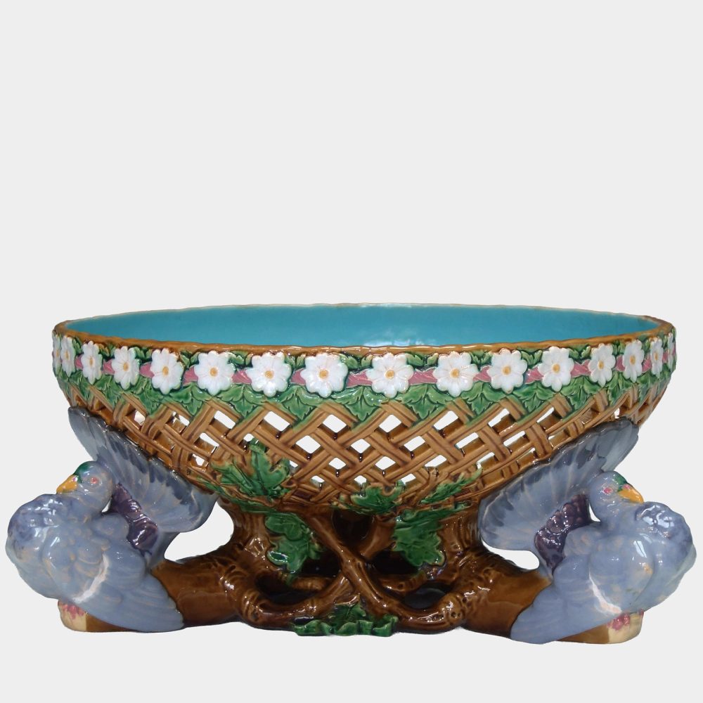 Minton 874 Daisy Basket With Pigeon Support