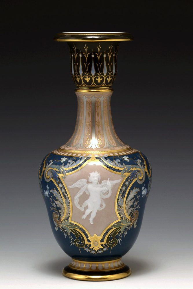 Meissen pate-sur-pate vase. Model number E144