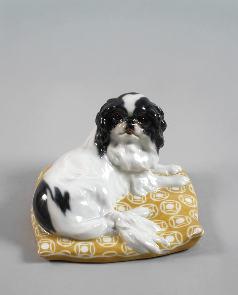 Meissen V148 Japanese Chin On Pillow