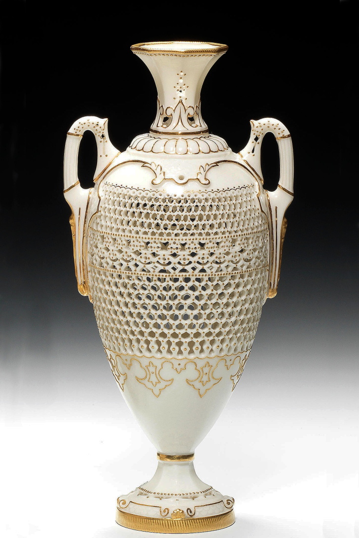 Royal Worcester 2256 Reticulated Covered Vase By George Owen