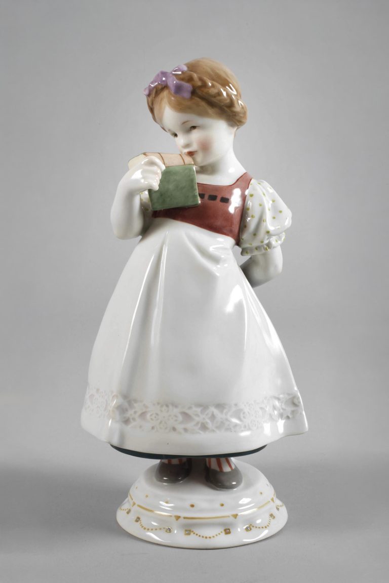 Kpm 9072 Figure Schoolgirl By Martin Fritzsche