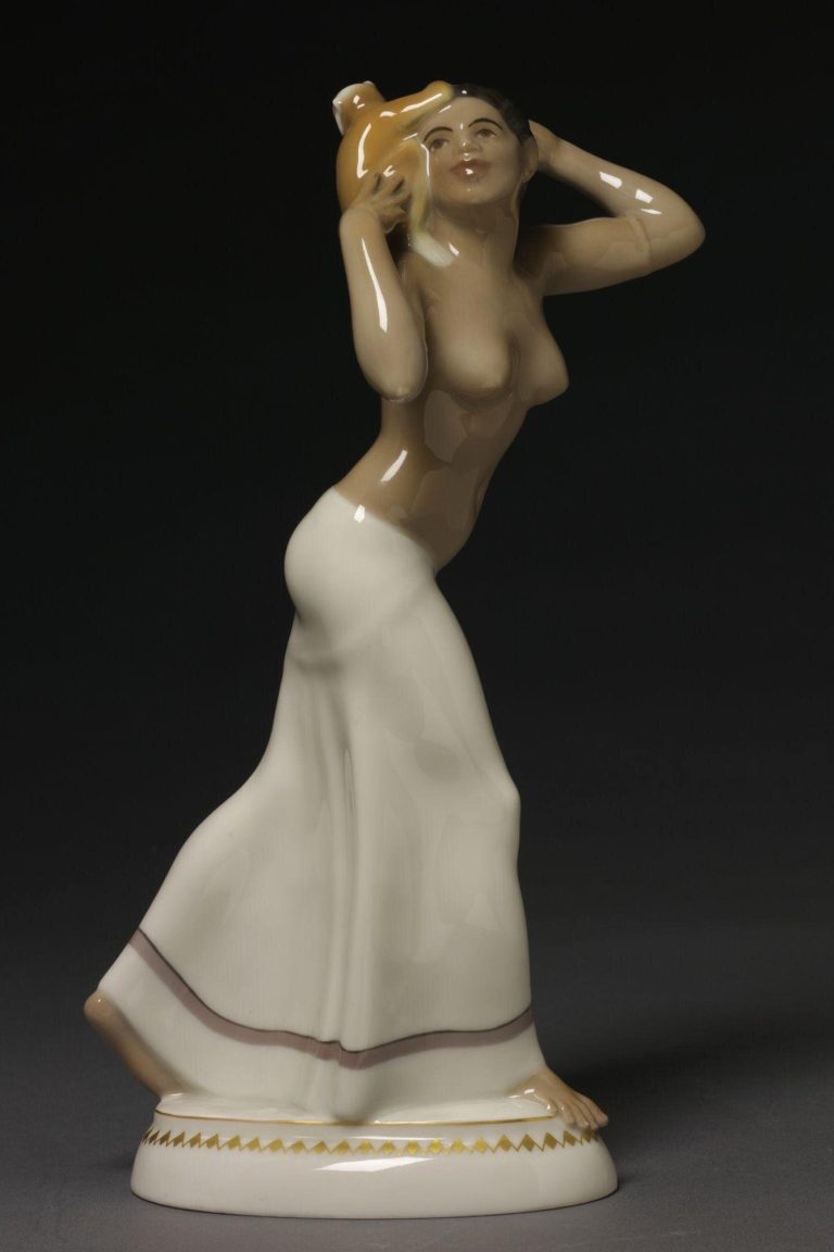Kpm 9219 Figure Of African Woman 1
