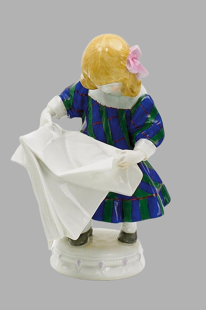 Kpm 9285 Figure Girl With Newspaper