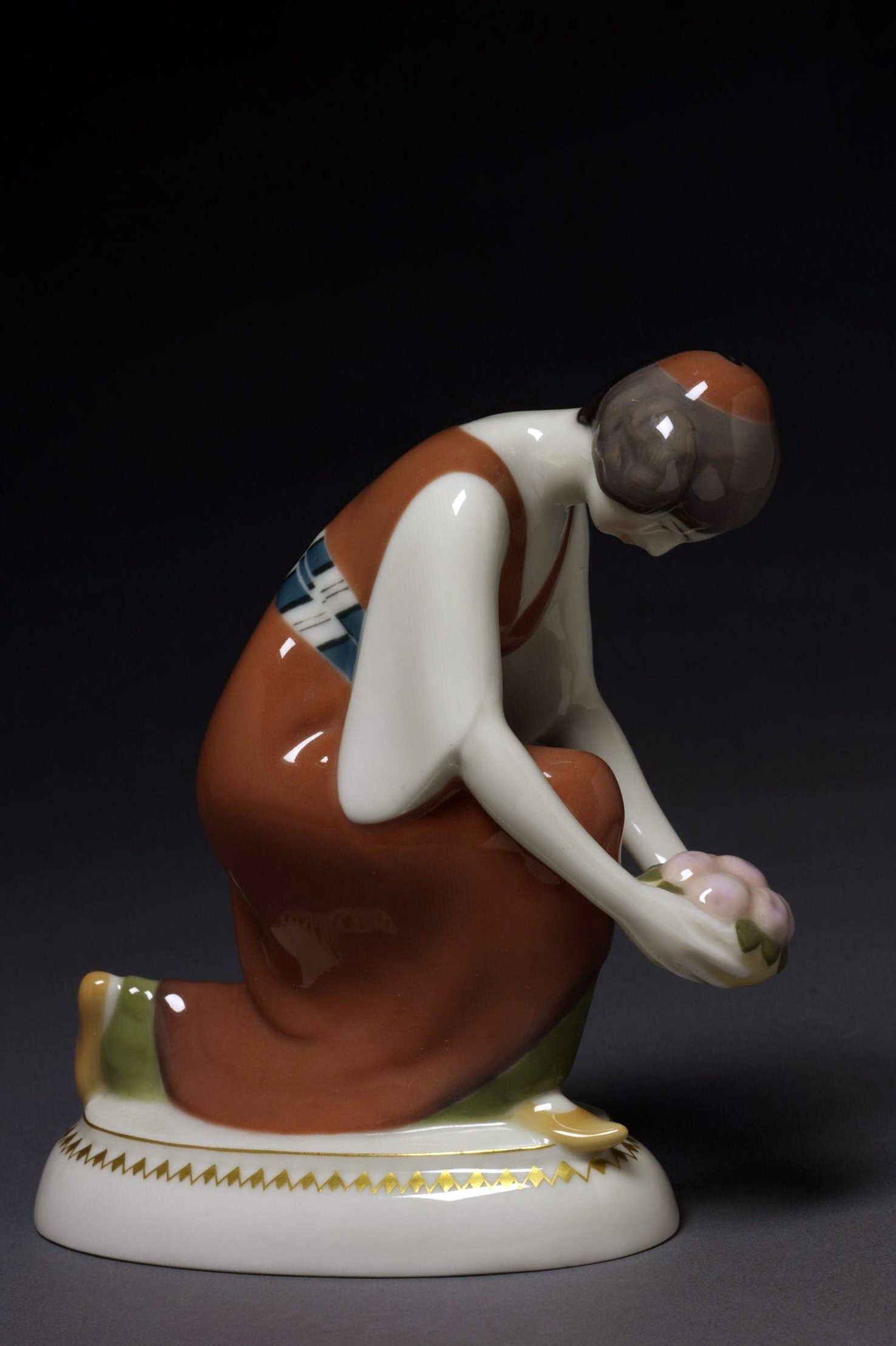 Kpm 9447 Figure Kneeling Female Turk