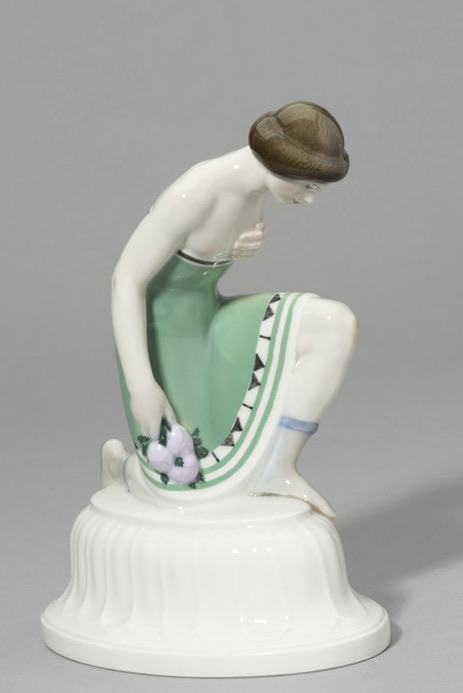 Kpm 9612 Figure Kurd With Roses