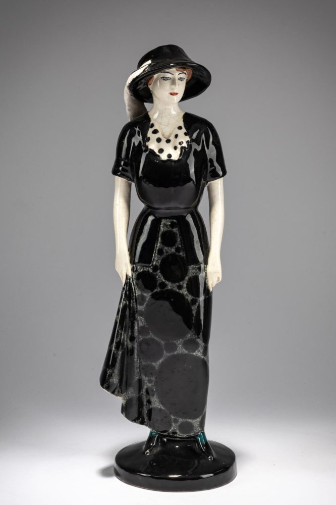 Langenzersdorf Figure Fashion Lady By Eduard Klablena 004a