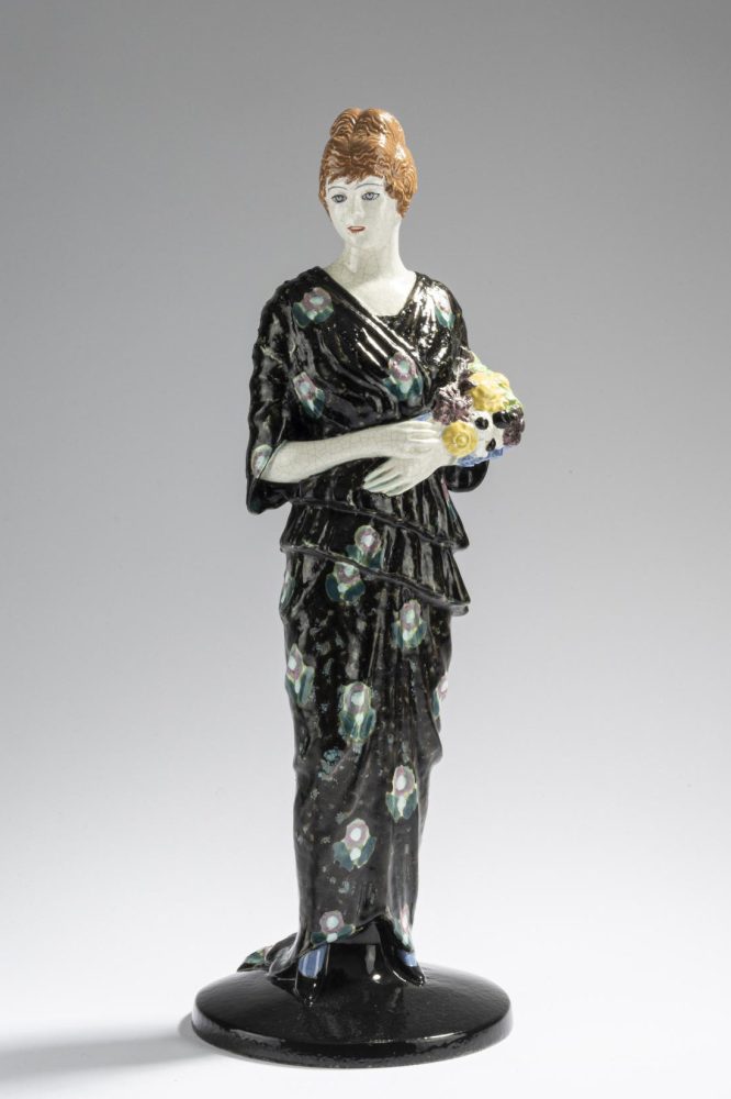 Langenzersdorf Figure Fashion Lady Standing With Flowers By Eduard Klablena 009