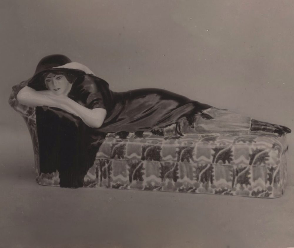 Langenzersdorf Figure Fashionable Lady Reclining On A Sofa By Eduard Klablena