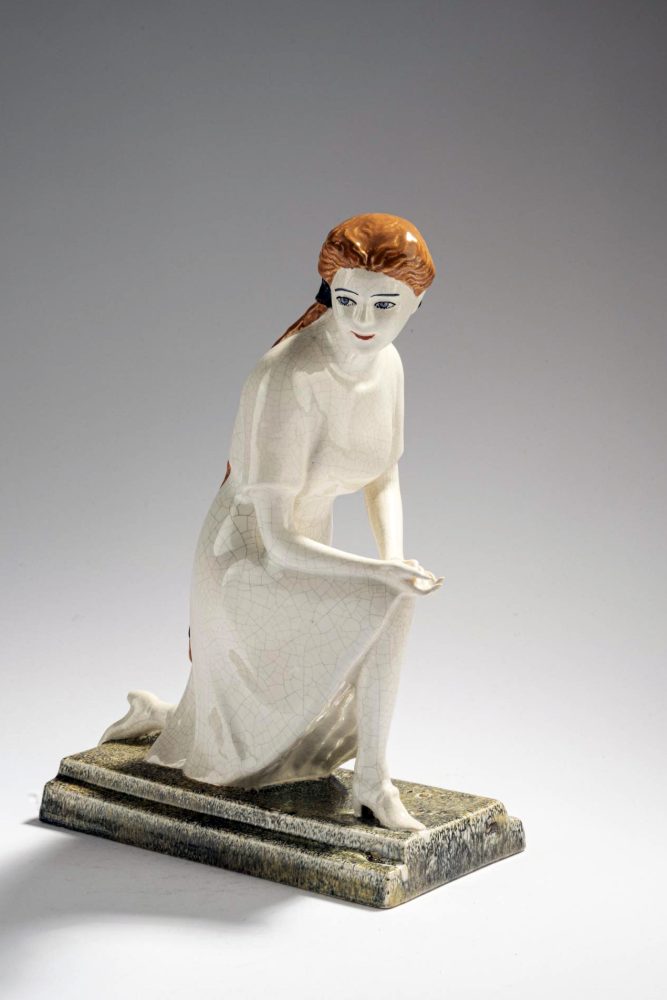 Langenzersdorf Figure Girl Kneeling By Eduard Klablena 010