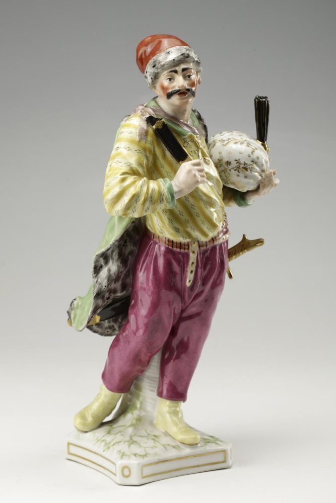 Kpm Russian Figure In Traditional Costume 28