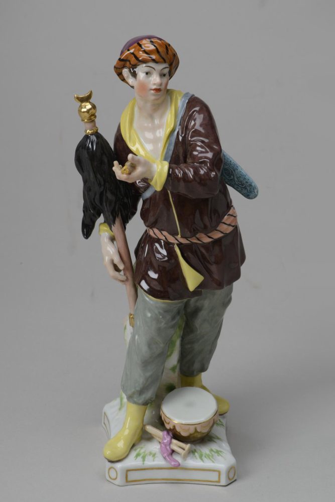 Kpm Russian Figure In Traditional Costume 30l