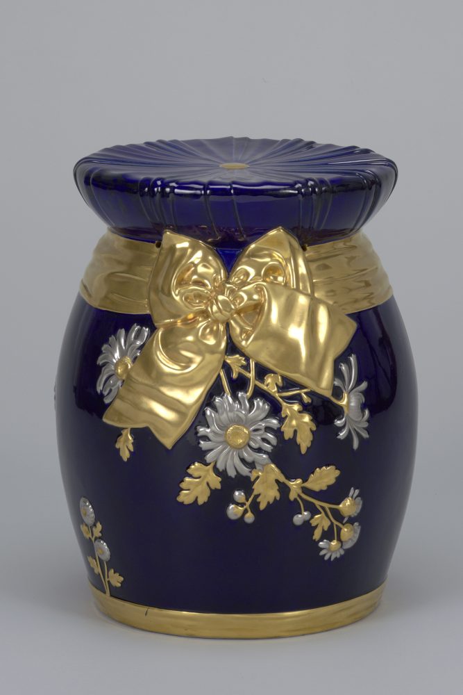 Minton 2367 Garden Seat With Ribbon