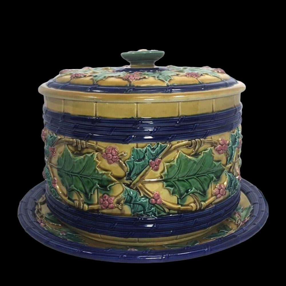 Minton 1236 Majolica Hollymistletoe Covered Tureen