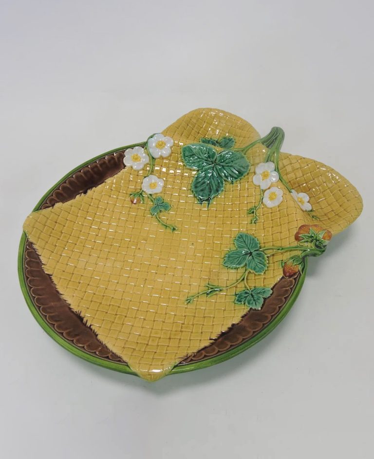 Minton 1960 Majolica Strawberry Dish