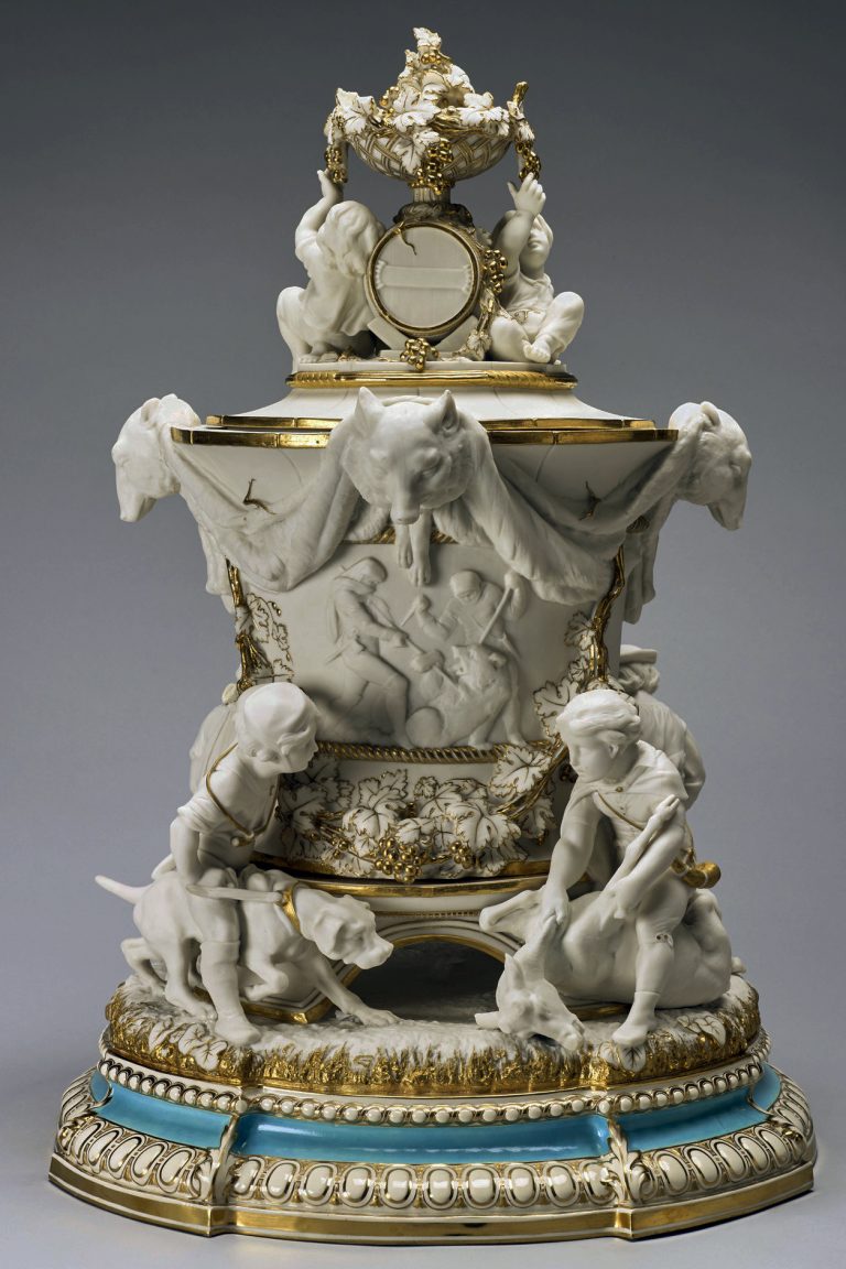 Minton 631 Parian Wine Cooler Victoria With Hunting Scenes